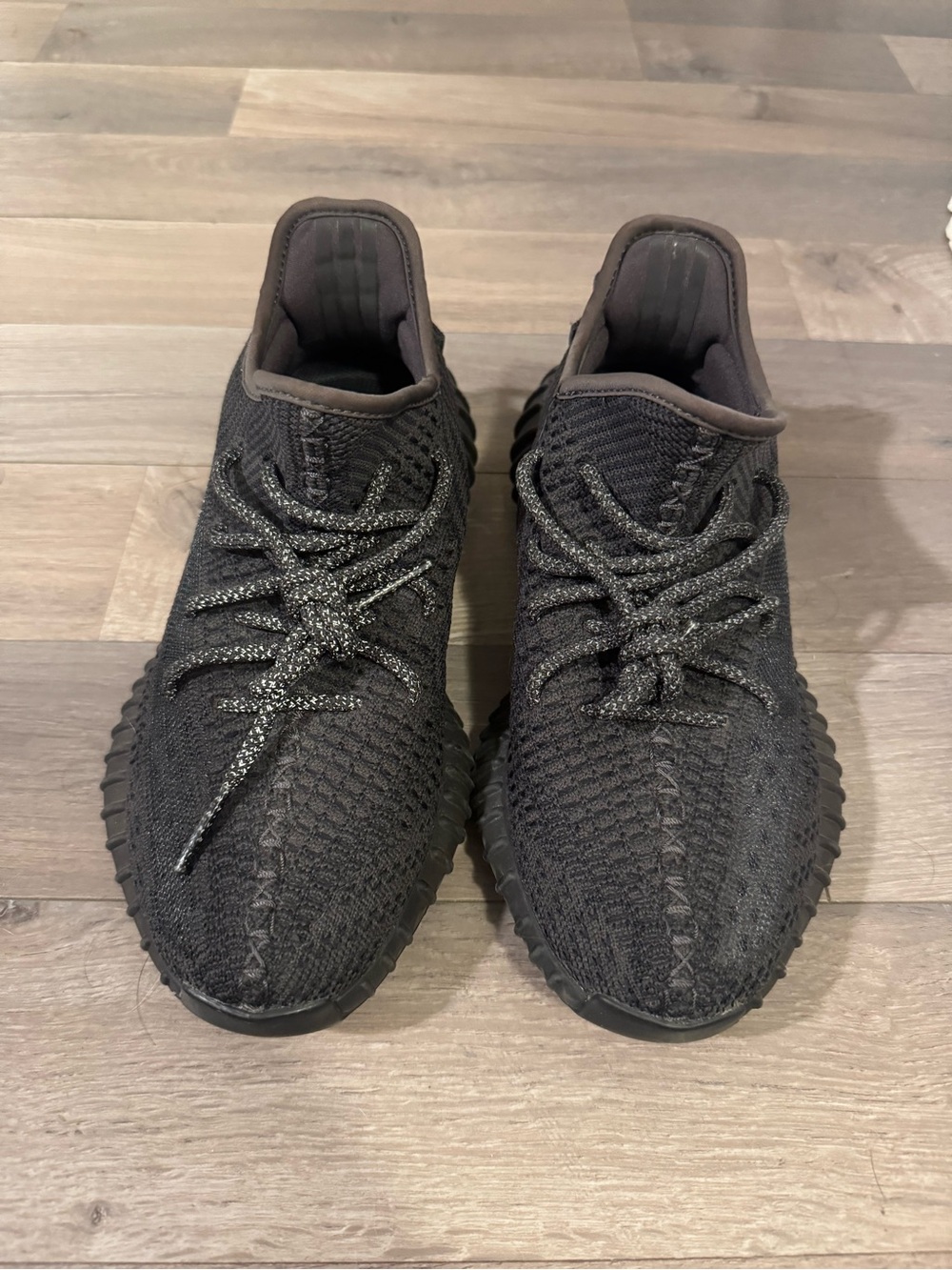 YEEZY w. Sneakers